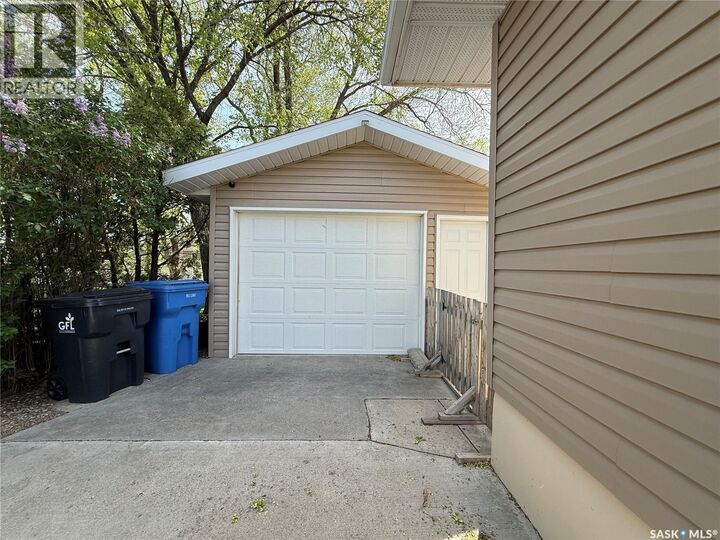 Property Photo:  1920 Dyer Road  SK S4A 1Z5 