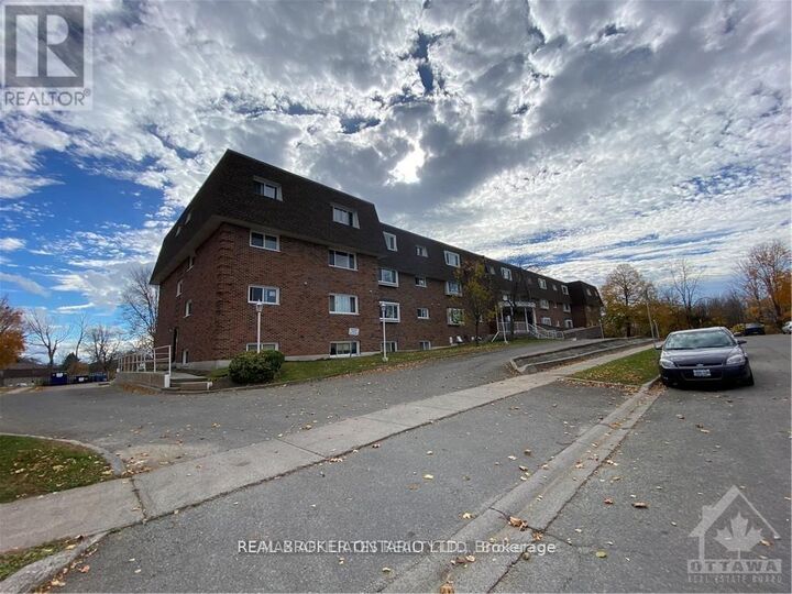 Property Photo:  845 Kyle Court 305  ON K6V 6K7 