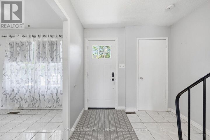 Property Photo:  120 Falconer Drive 34  ON L5N 1P5 