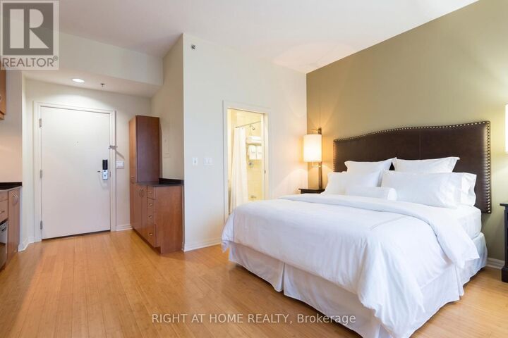 Property Photo:  1 King Street West 4404  ON M5H 1A1 