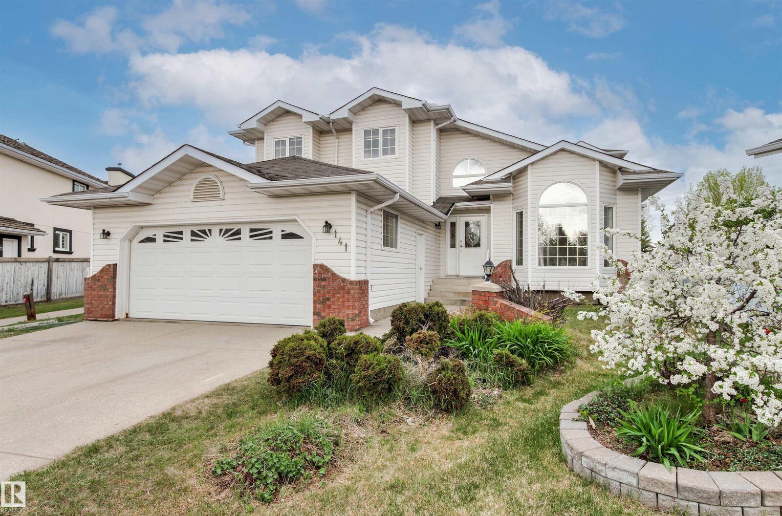Property Photo: 141 Kulawy Drive NW AB T6L 6T9