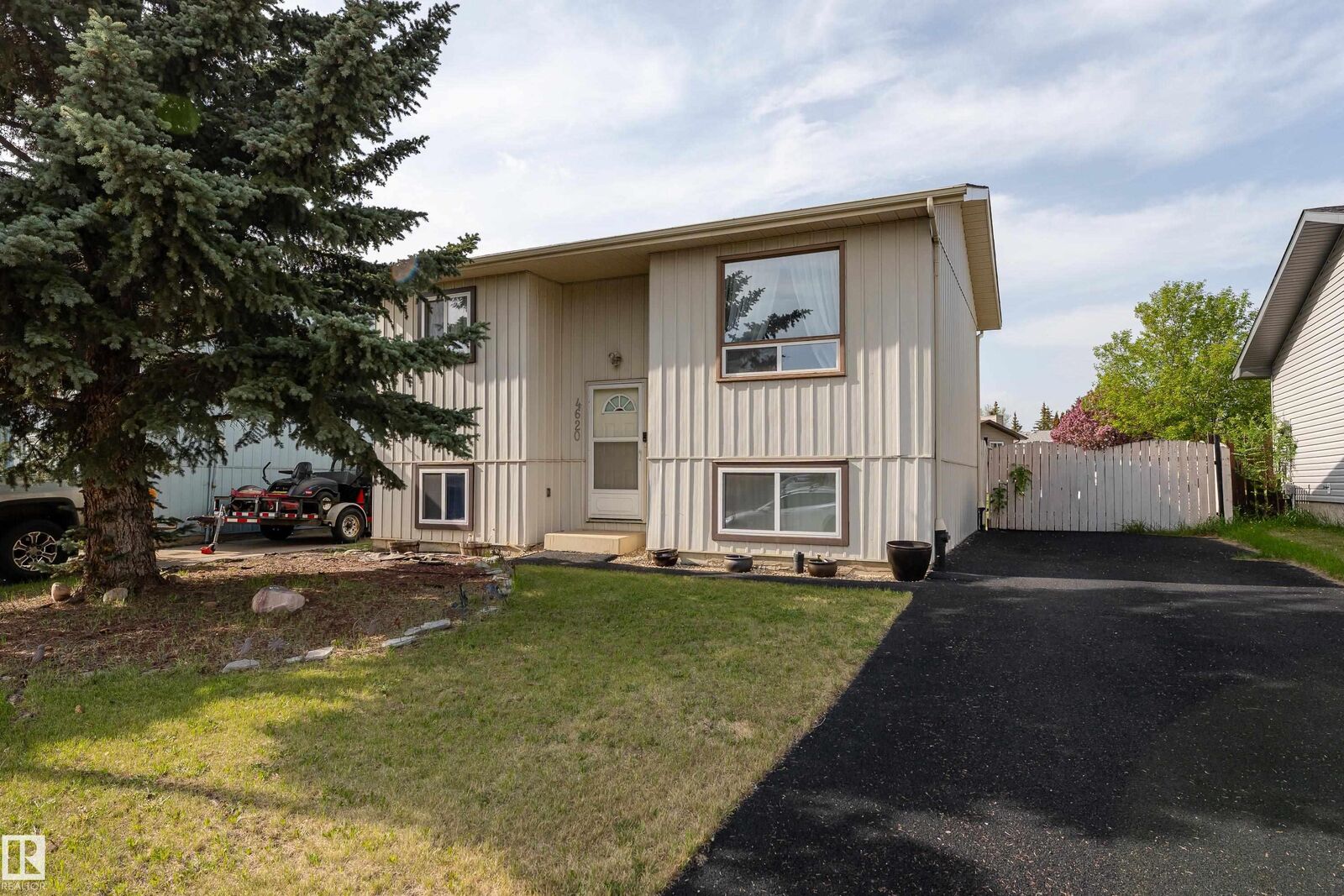 Property Photo: 4620 37A Avenue NW AB T6L 3A6