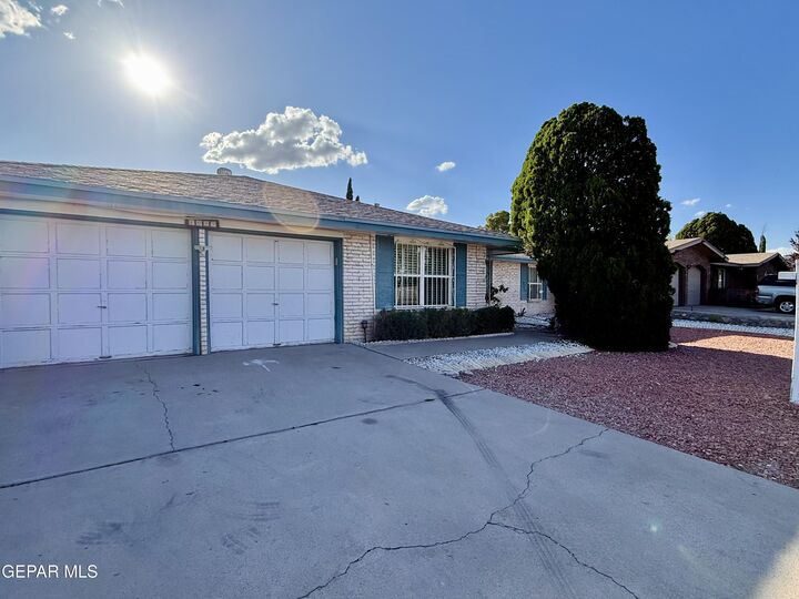 Property Photo:  1649 Lomaland Drive  TX 79935 