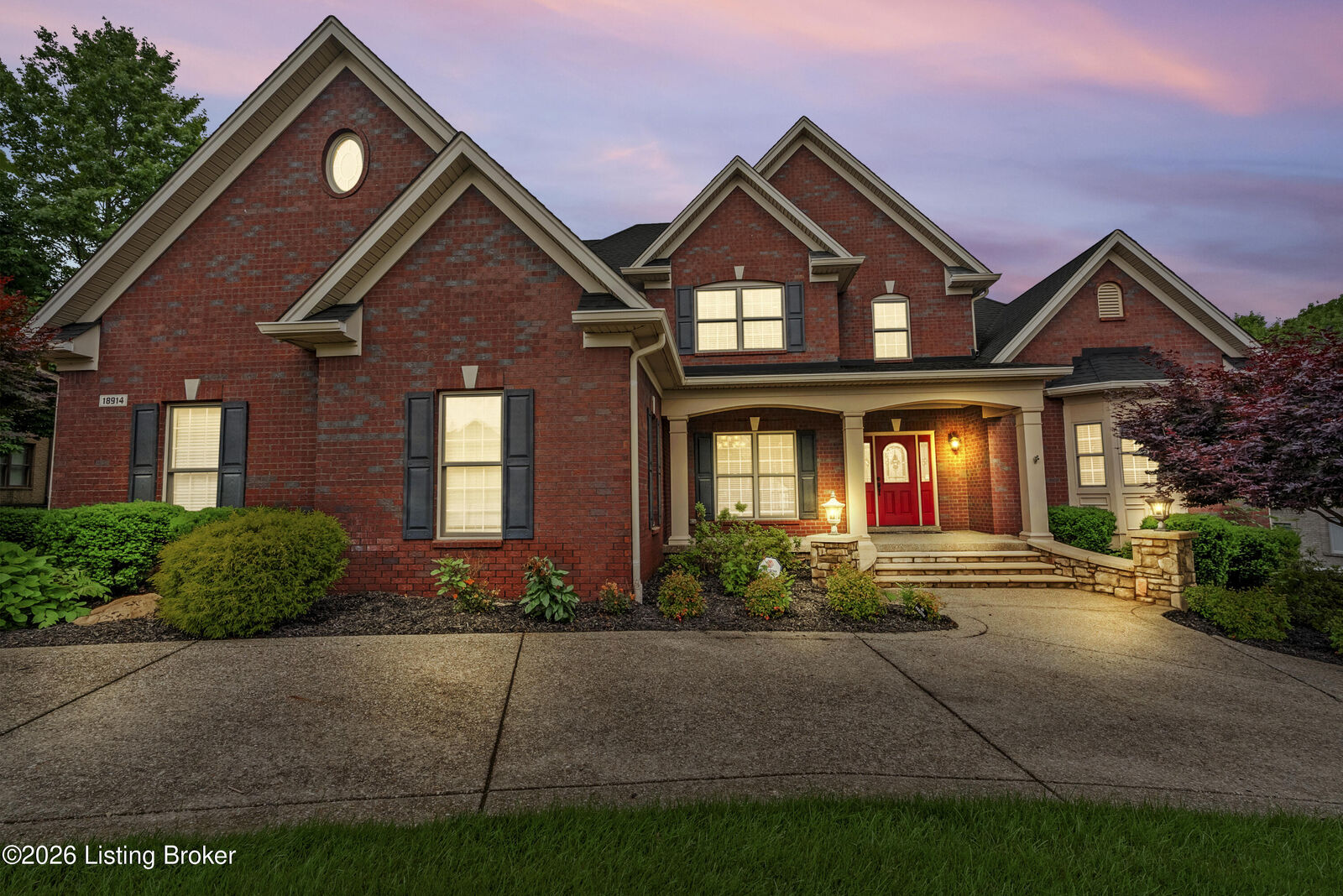 Property Photo:  18914 Ridgeleigh Ln  KY 40245 