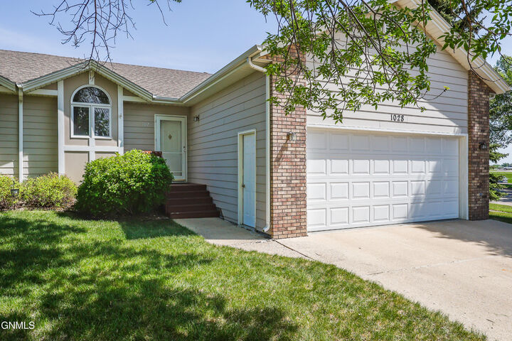 Property Photo:  1028 Mouton Avenue  ND 58503 