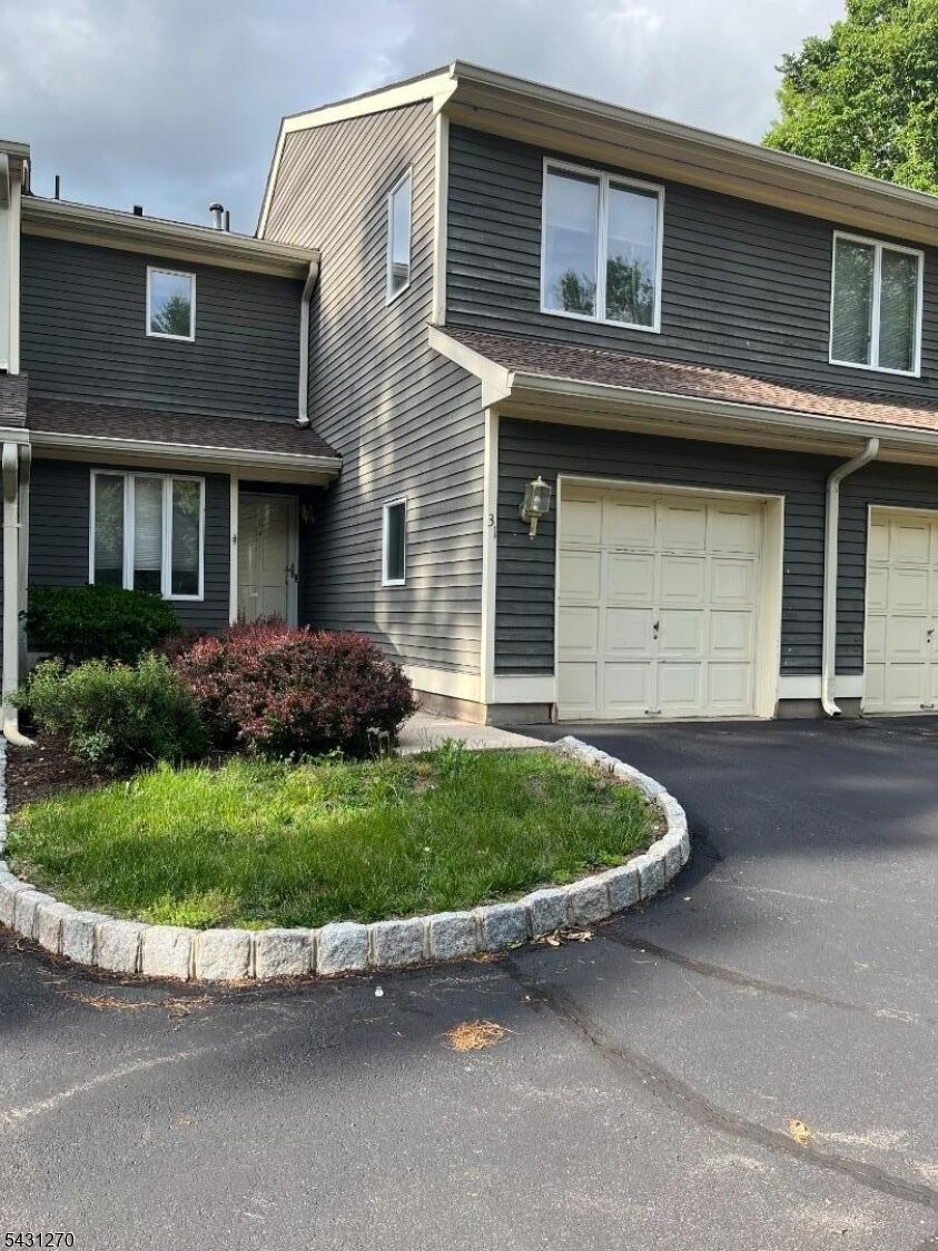 Property Photo:  31 Greenbriar Ln  NJ 08801 