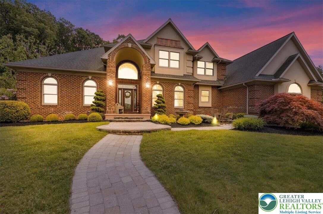 Property Photo: 212 Hillview Circle PA 19533