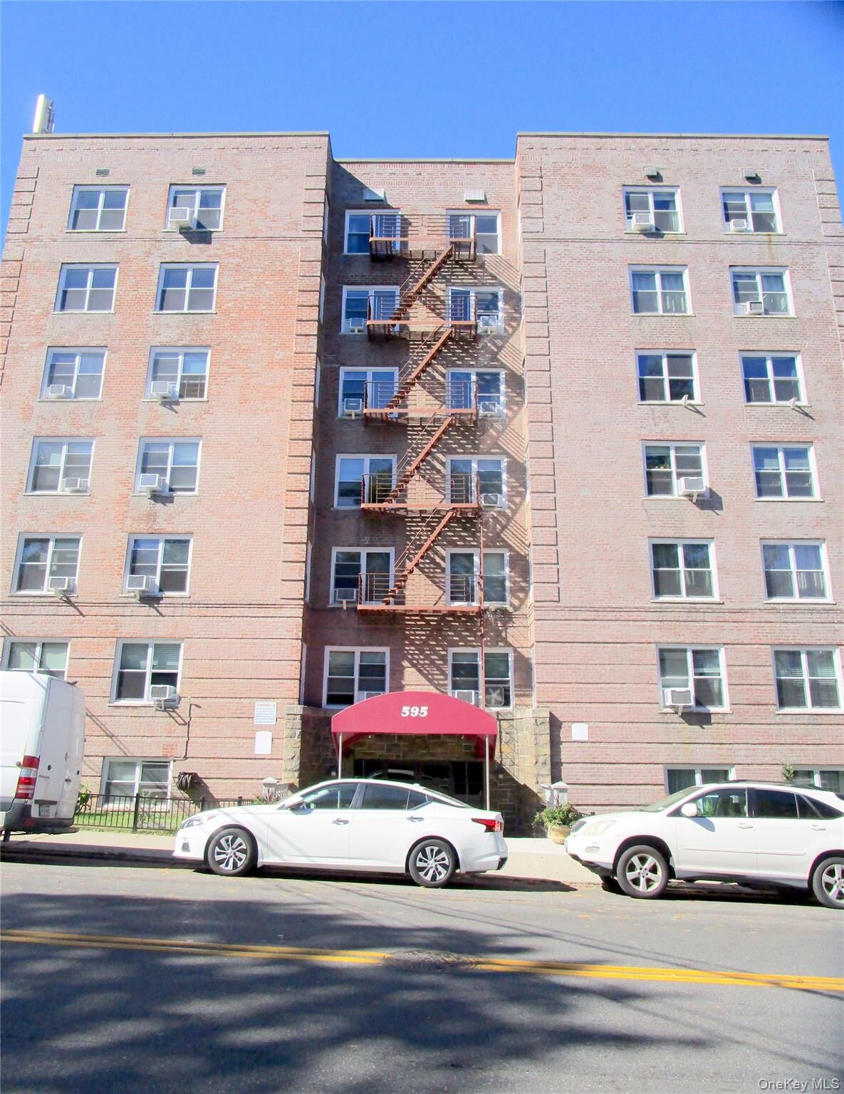 Property Photo:  595 McLean Avenue 6B  NY 10705 
