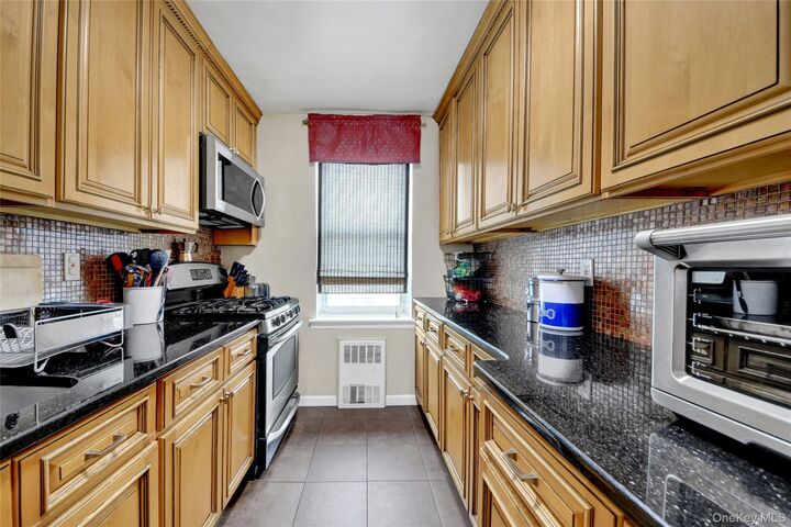 Property Photo:  300 N Broadway 6L  NY 10701 