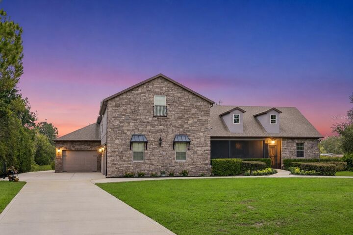 Property Photo: 2075 Mustang Court FL 34771