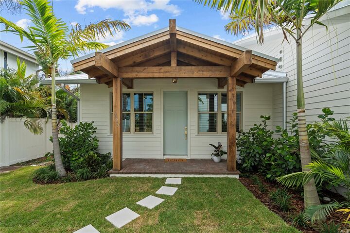 Property Photo: 1623 31st Avenue N FL 33713