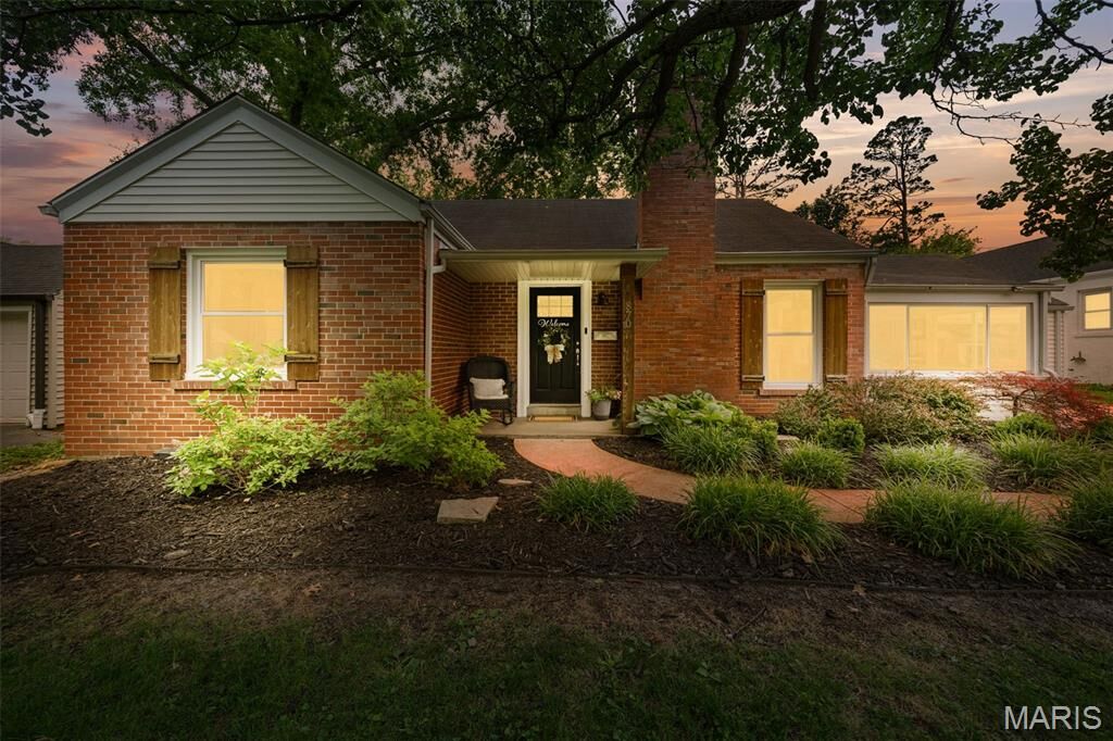 Property Photo:  870 Victoria Place  MO 63122 
