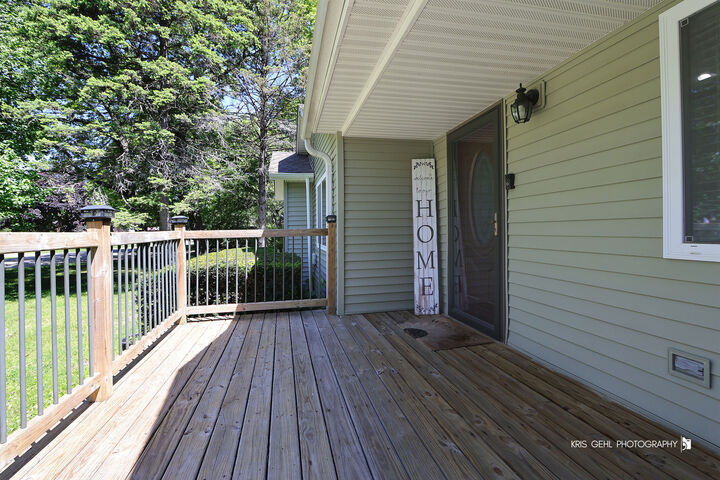 Property Photo:  231 Oakdale Avenue  IL 60096 