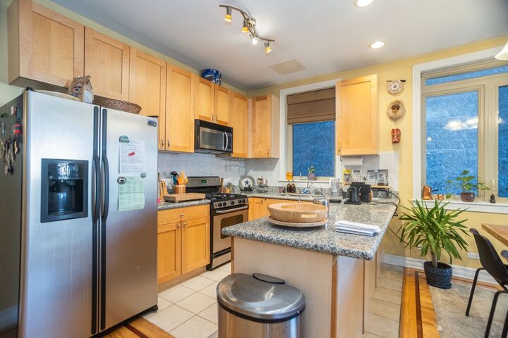 Property Photo: 2645 W Haddon Avenue 1 IL 60622
