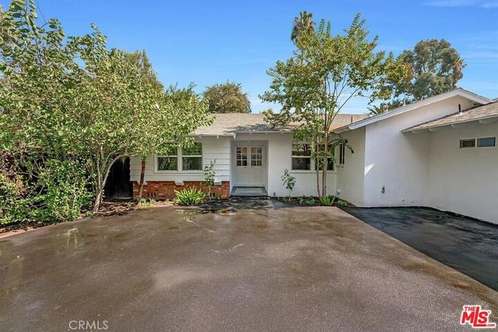 Property Photo: 5628 Ponce Avenue CA 91367