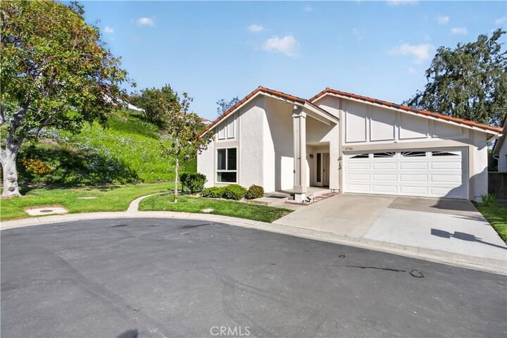 Property Photo:  27706 Calle Valdes  CA 92692 