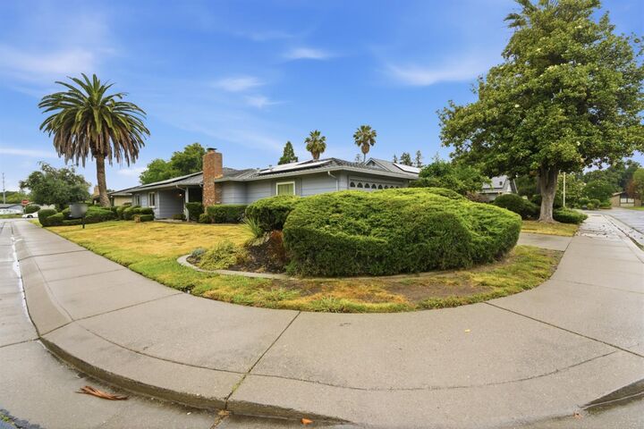 Property Photo: 7068 Bridgeport Circle CA 95207