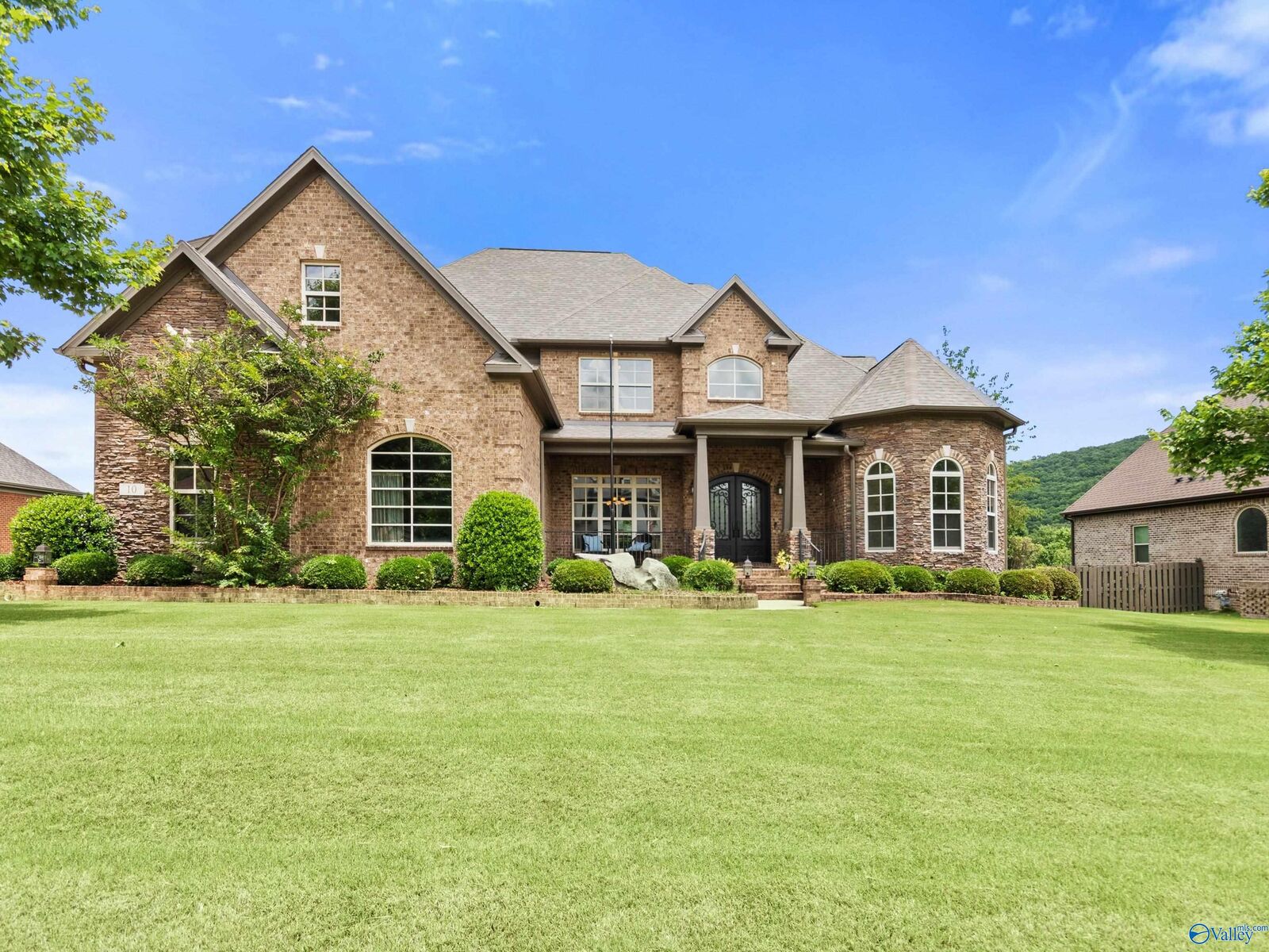 Property Photo:  10 Oakshire Place  AL 35748 