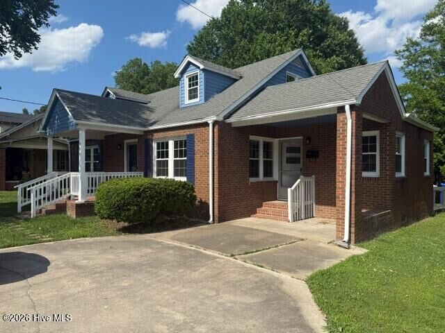 Property Photo:  904 N Academy Street  NC 27910 