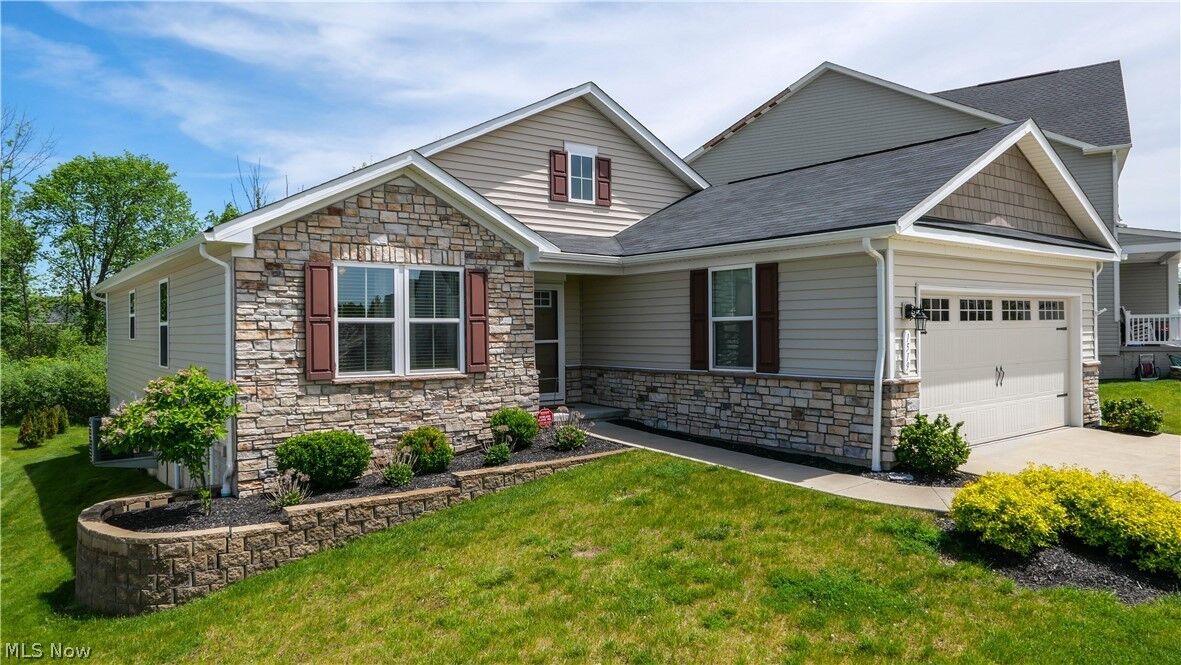 Property Photo: 1519 Duncan Way OH 44241