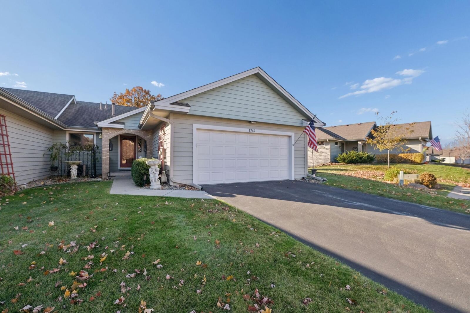 Property Photo:  1747 Green Crest Drive  MN 55386 