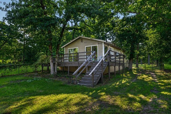 Property Photo:  1001 Leaning Oak Drive  TX 75143 