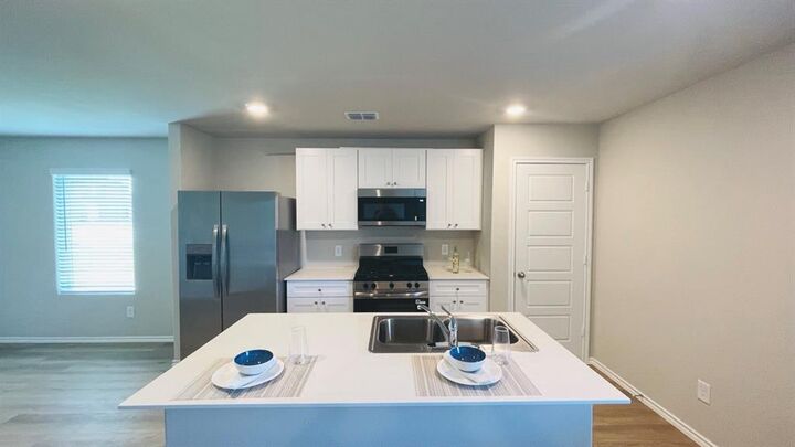 Property Photo:  4212 Woodhill Bend Drive  TX 76036 