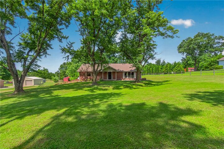 Property Photo:  485 N Elm Street  AR 72762 