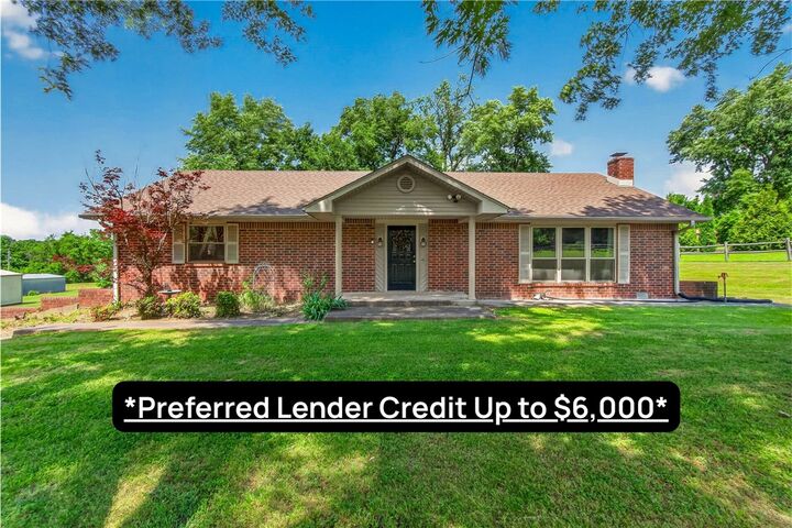 Property Photo:  485 N Elm Street  AR 72762 