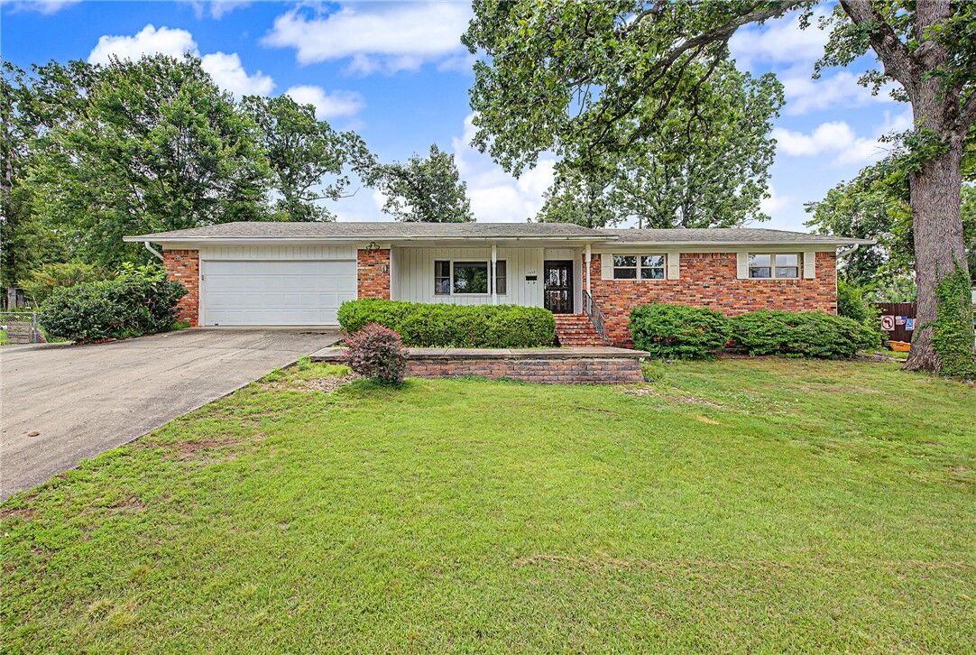 Property Photo:  1308 Birch Drive  AR 72758 