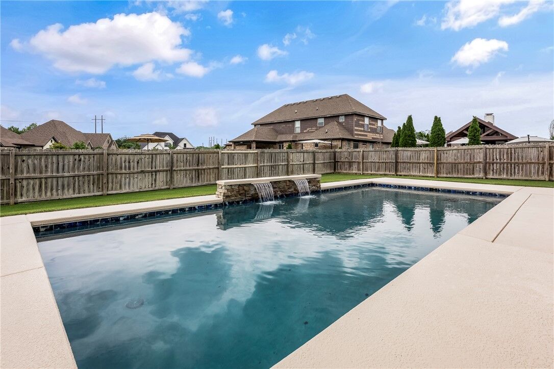 Property Photo: 1701 Helen Lane AR 72713