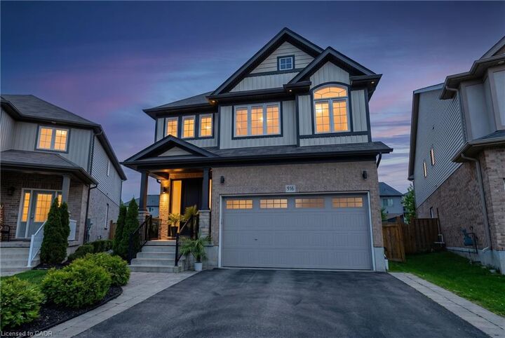 Property Photo:  916 Steepleridge Court  ON N2P 0B4 
