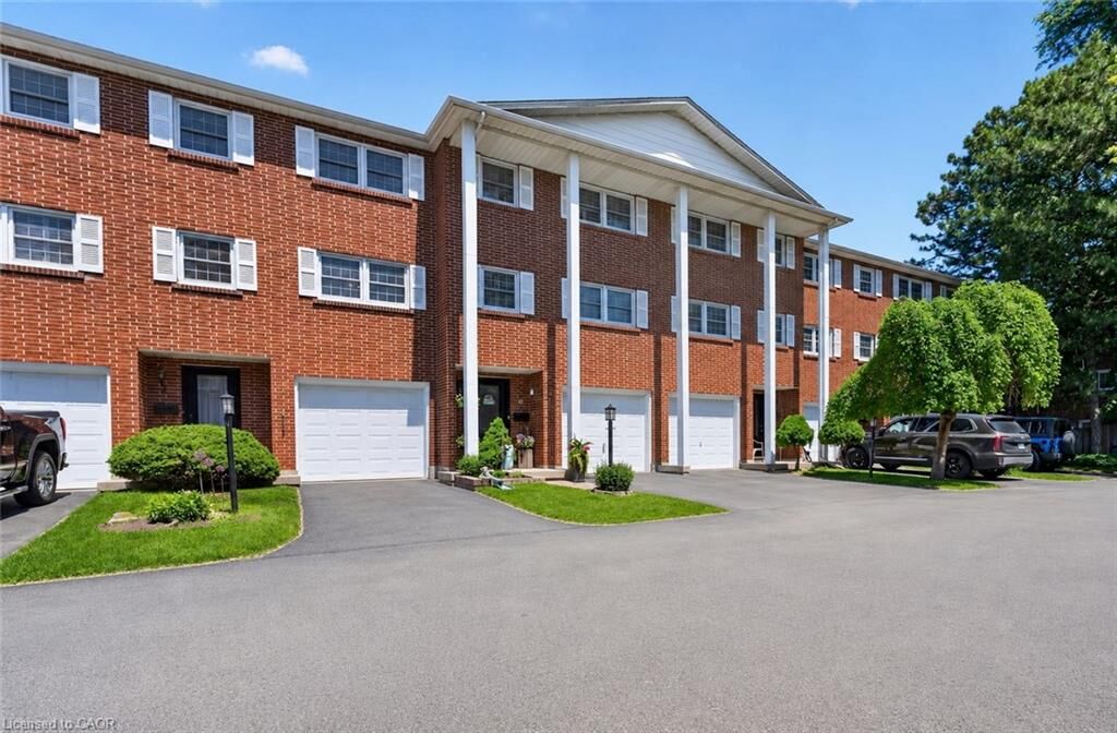 Property Photo: 91 Livingston Avenue 4 ON L3M 1L4