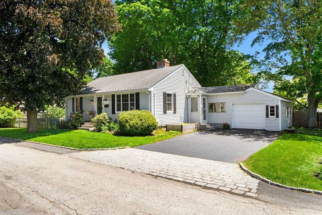 Property Photo:  1 Sunset Lane  MA 01982 