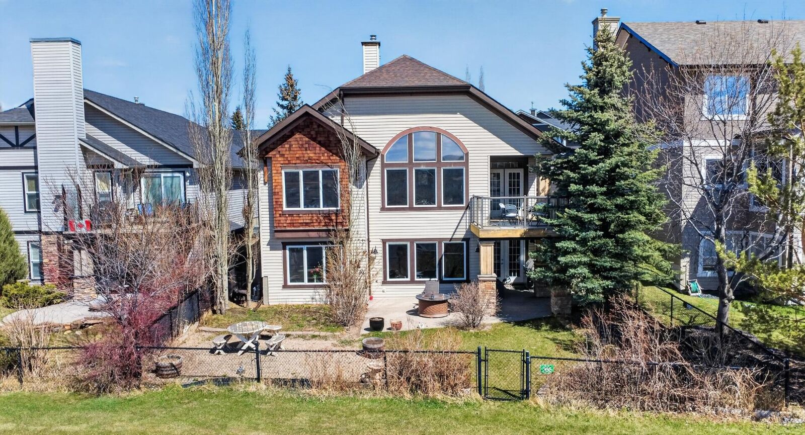 Property Photo: 158 Hidden Creek Heights NW AB T3A 6K9