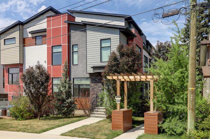 Property Photo: 408 27 Avenue NE 111 AB T2E 2A4