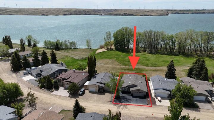 654 Lakeside Drive — photo 1