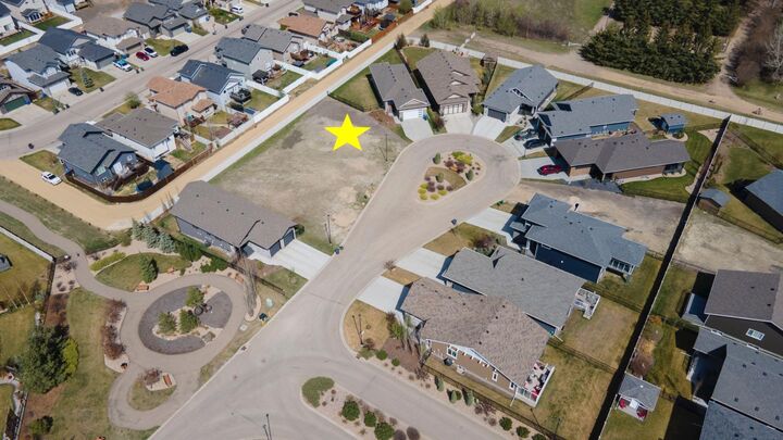 Property Photo: 14 Tyrrell Place AB T4P 0T8