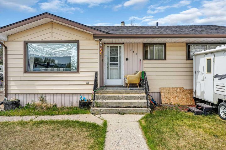 Property Photo: 314 Bruce Avenue AB T0M 0L0