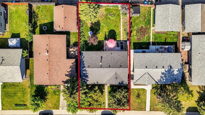 Property Photo:  9824 Auburn Road SE  AB T2J 1E1 