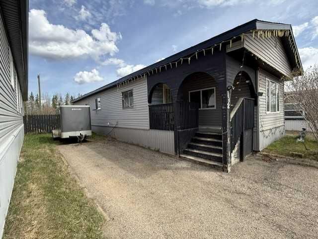 192 Grandview Crescent — photo 1
