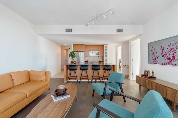 Property Photo:  1118 12 Avenue SW 1008  AB T2R 0P4 