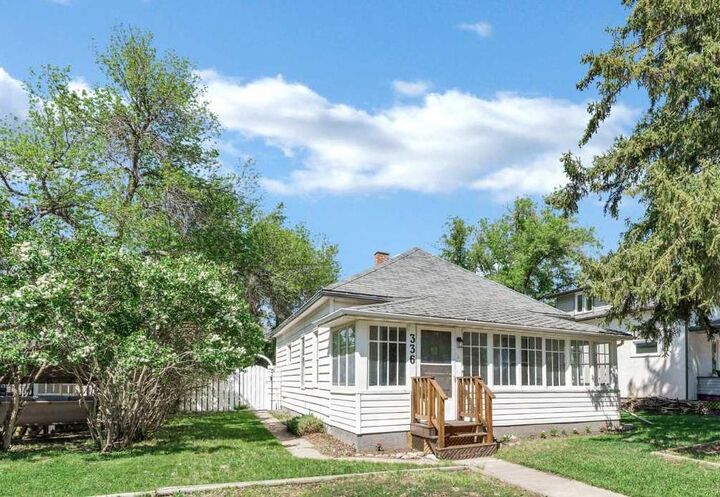 Property Photo:  336 7 Street SE  AB T1A 1J7 