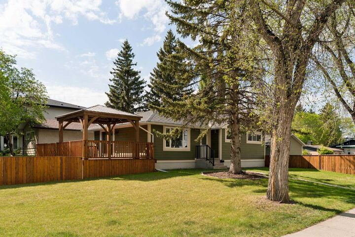 Property Photo: 5615 20 Street SW AB T3E 1R3