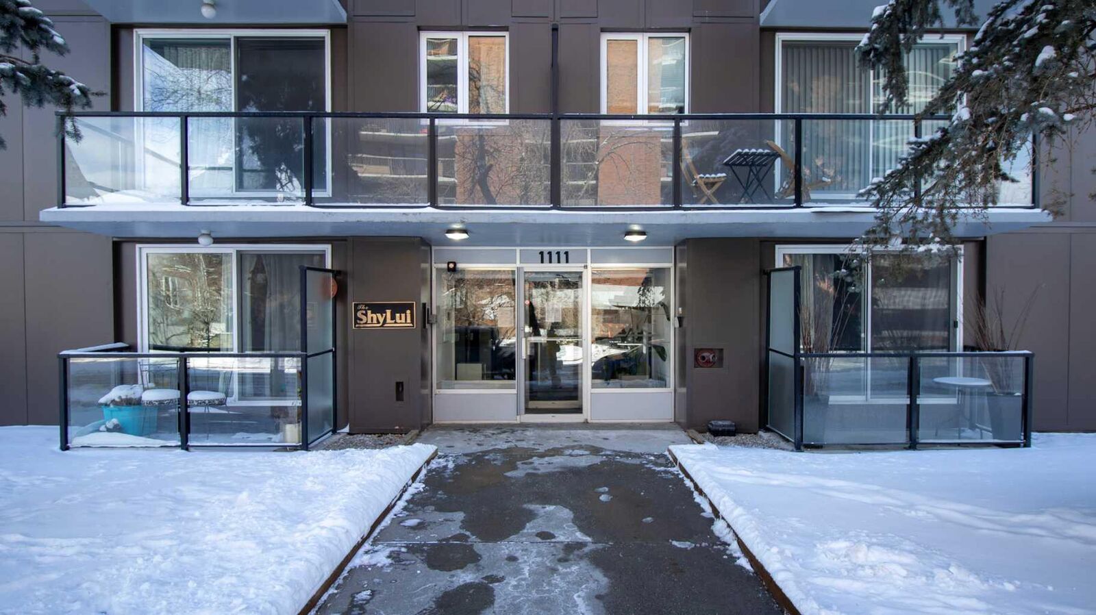 Property Photo: 1111 15 Avenue SW 302 AB T2R 0S5