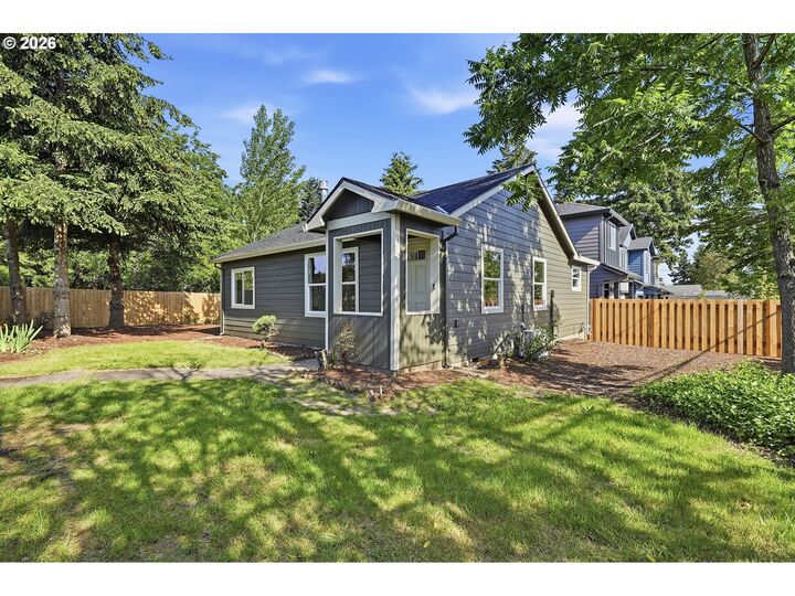 Property Photo:  11641 NE Siskiyou St  OR 97220 