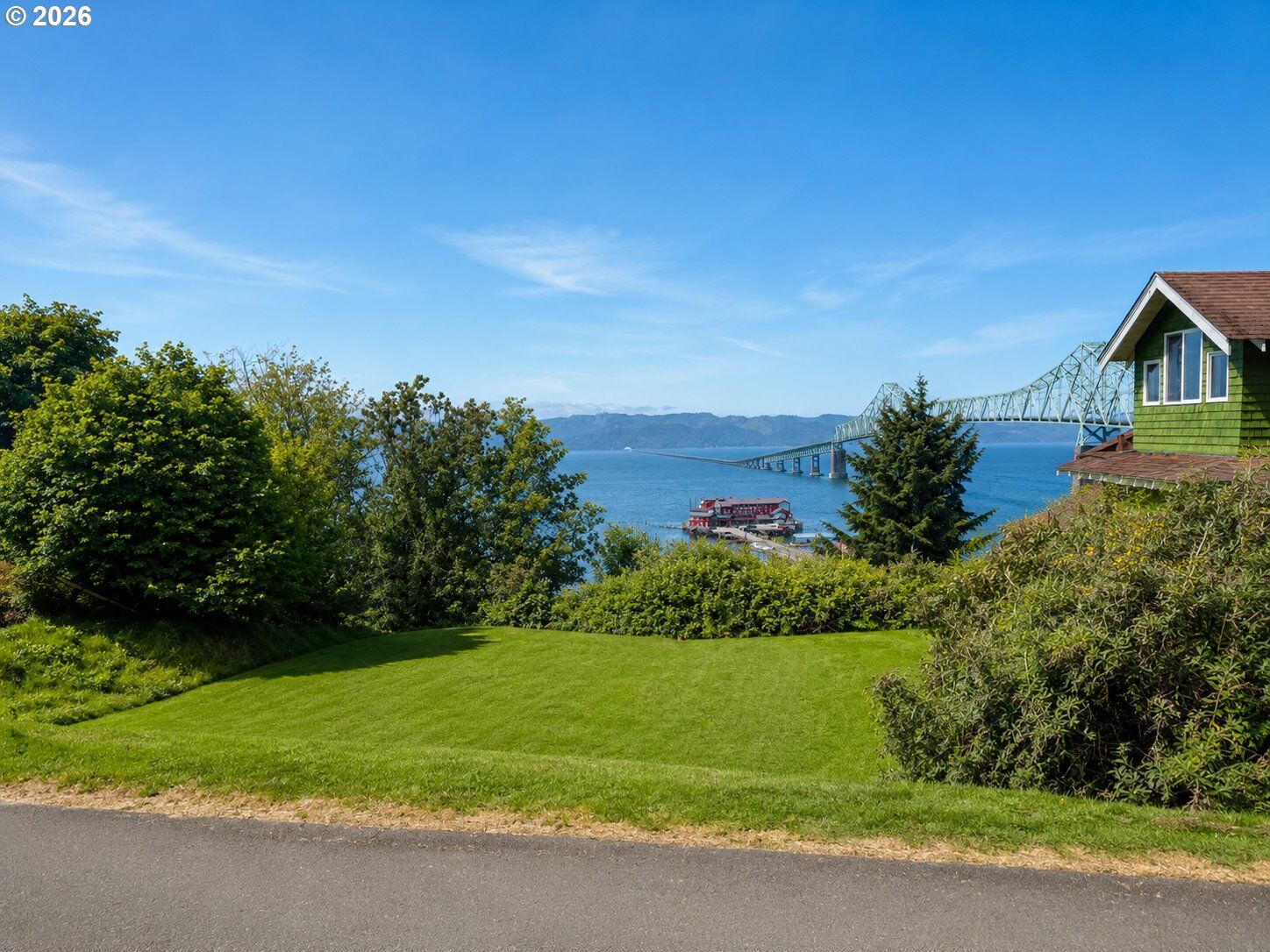 Property Photo: 356 Floral St OR 97103