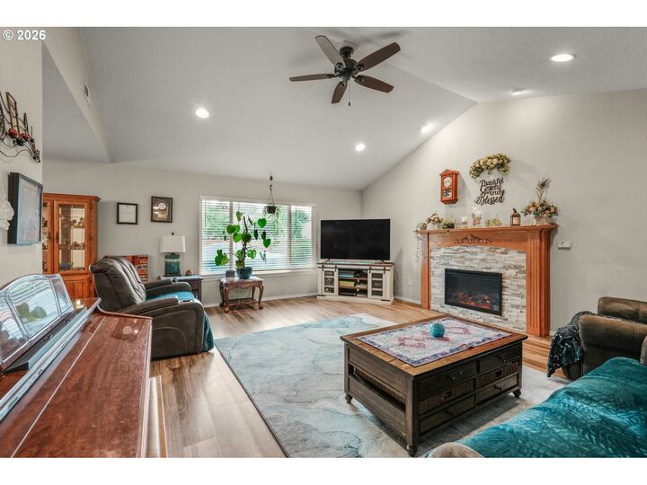 Property Photo:  11005 SE 54th Pl  OR 97222 
