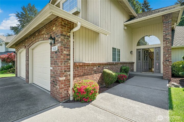 Property Photo: 209 SW 331st Place WA 98023