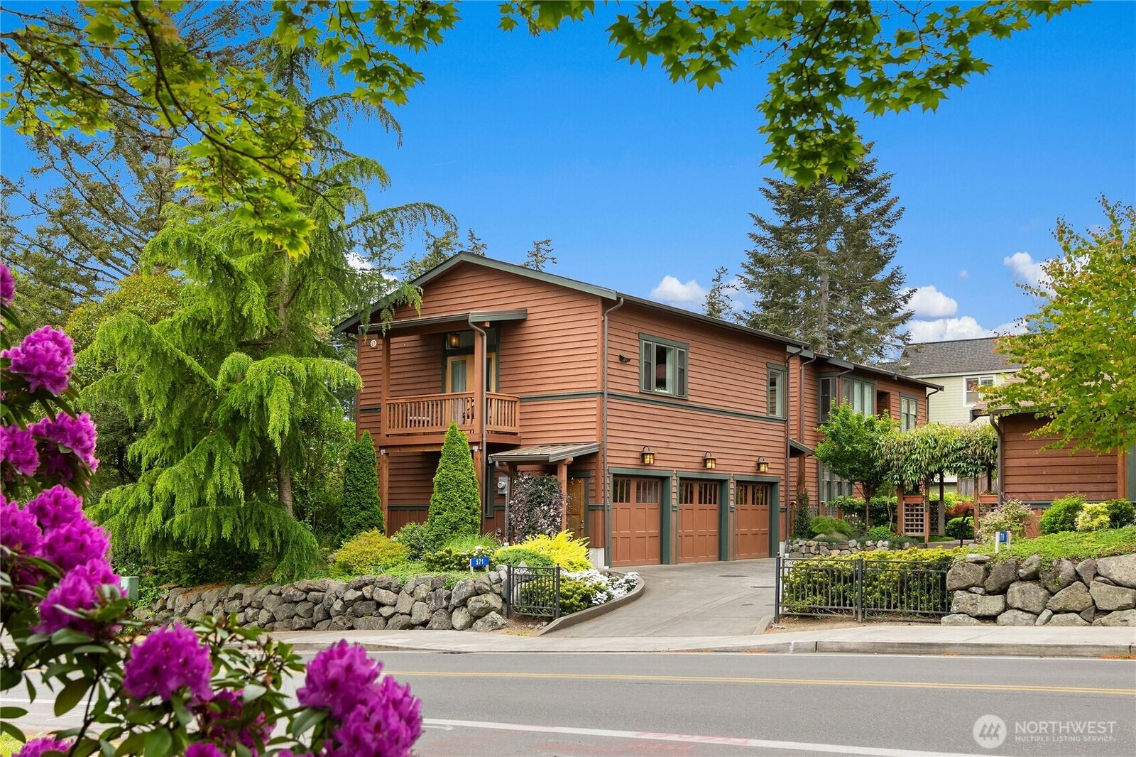 Property Photo: 565 Ericksen Avenue NE WA 98110